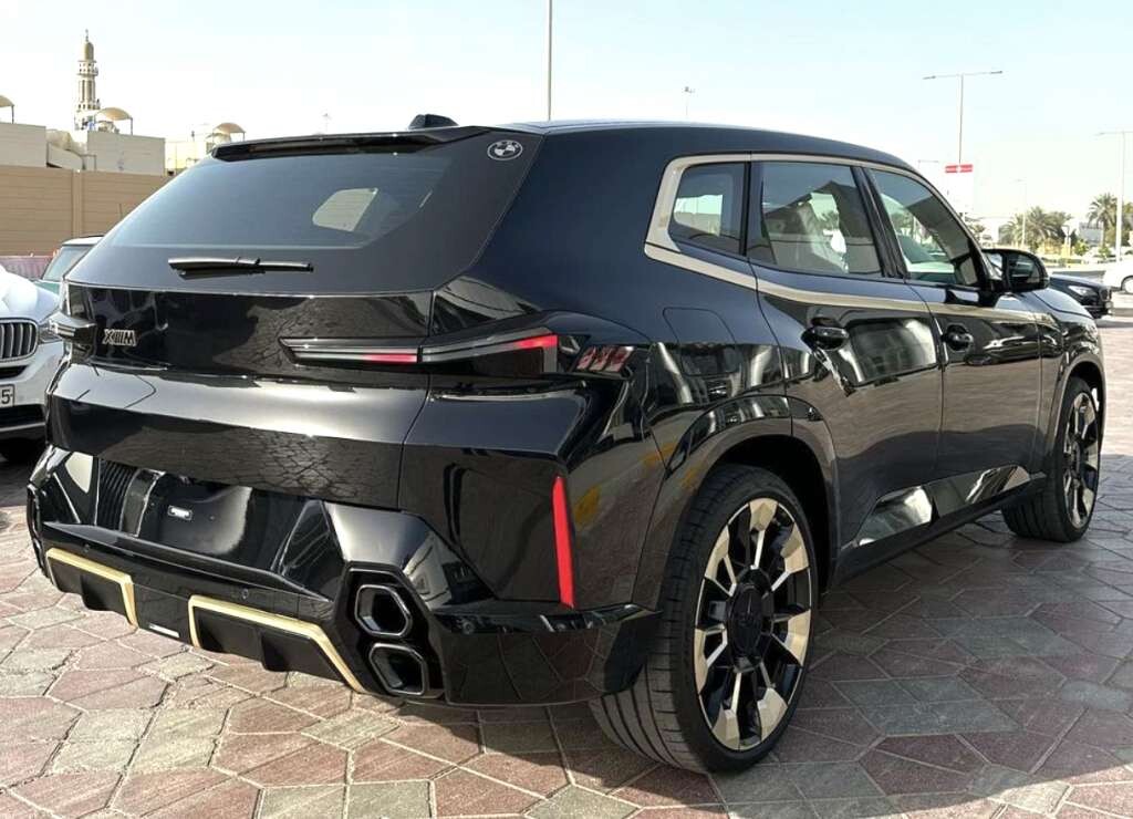 아랍은 BMW XM 출고 시작했나 보네요  게시글 썸네일