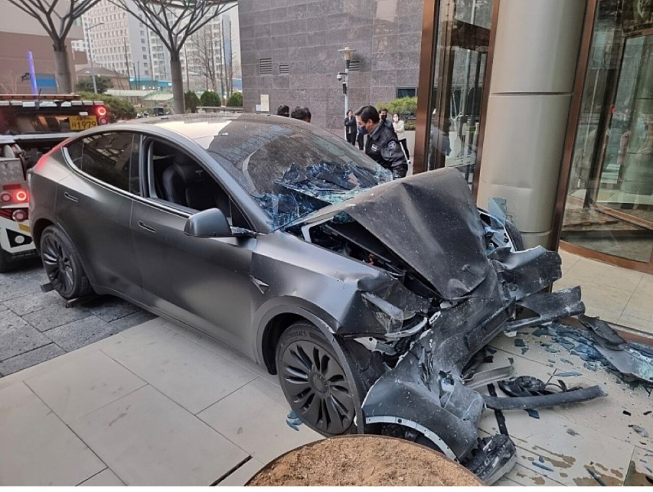 어제 테슬라 급발진 났네요  게시글 썸네일