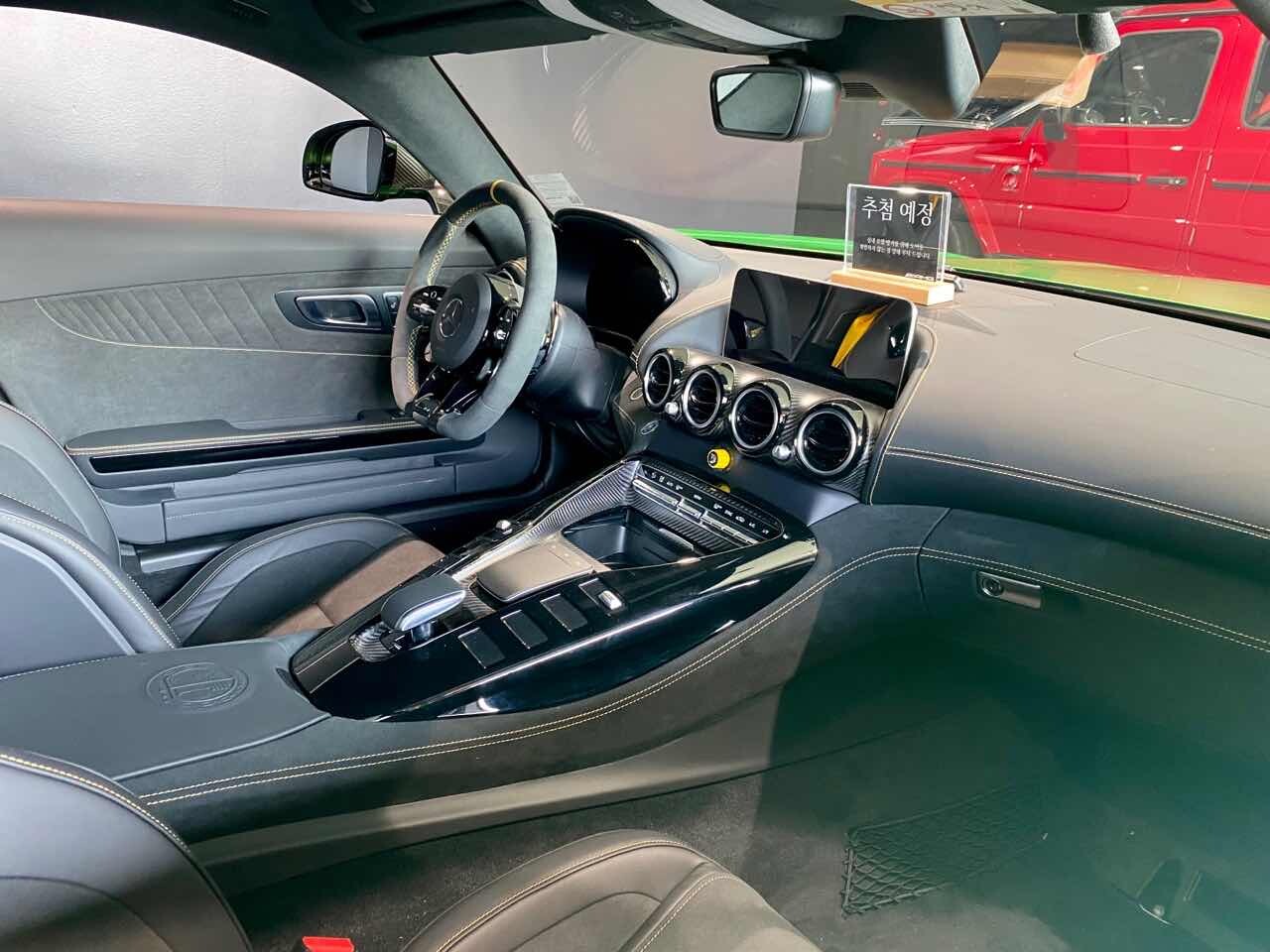 새로 오픈한 벤츠 AMG 전시장  이미지18