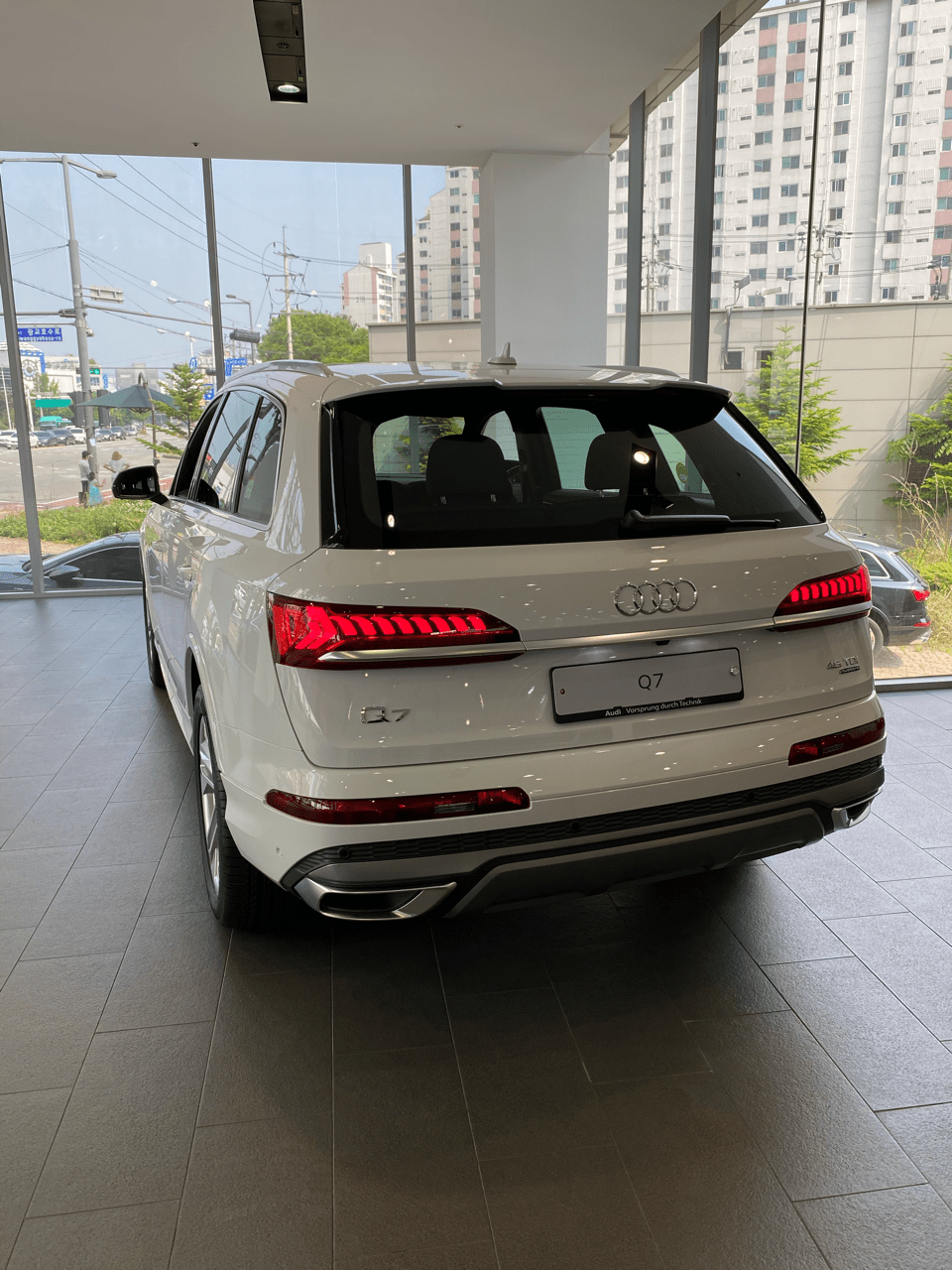 아우디 Q7 진짜 예쁘네요....  이미지1