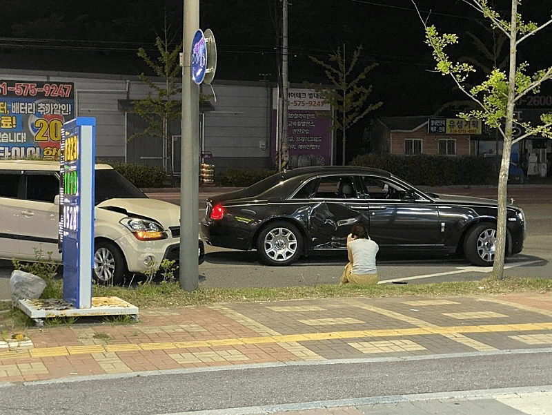 기아 소울과 롤스로이스 사고 대참사 이미지1
