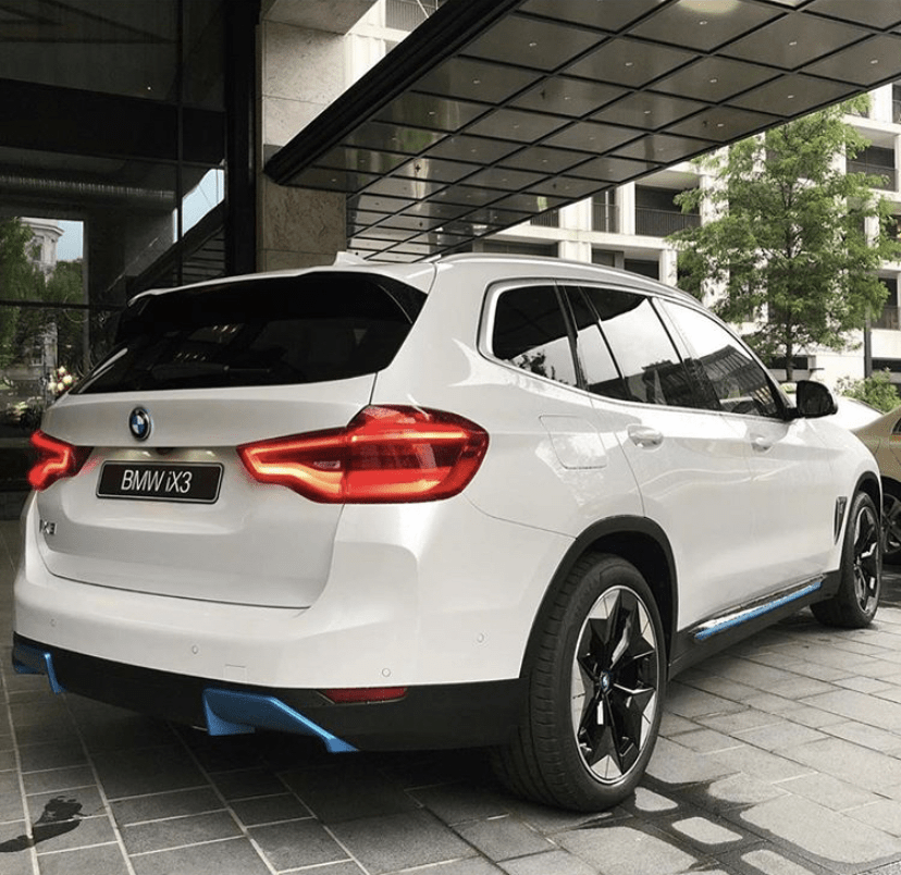 BMW iX3... 실물 사진  이미지1