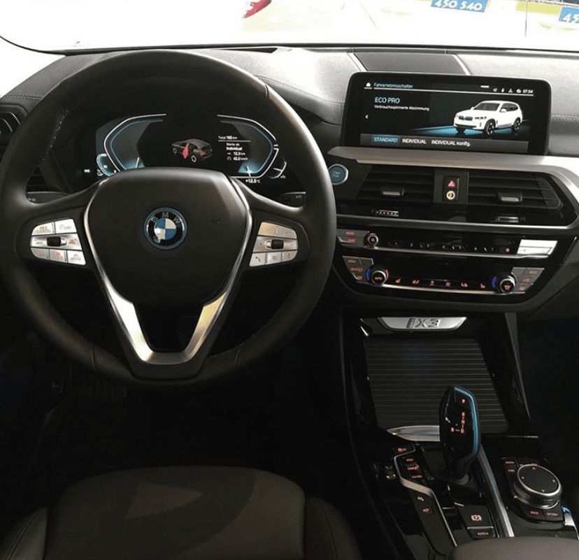 BMW iX3... 실물 사진  이미지2