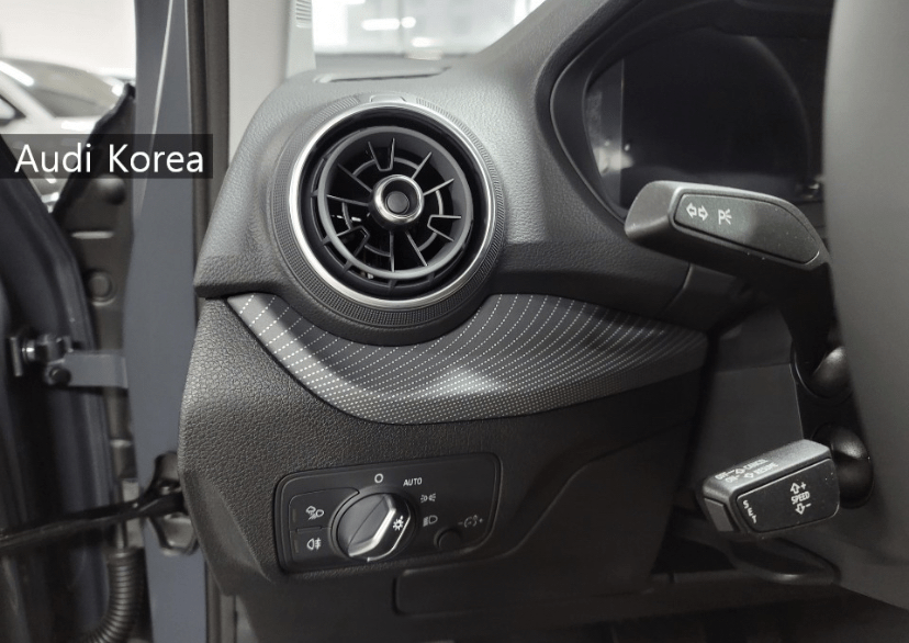 아우디 Q2 전시장 입고 사진 이미지6