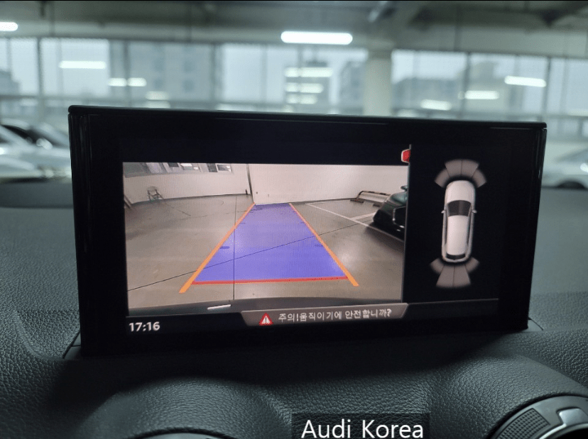 아우디 Q2 전시장 입고 사진 이미지9