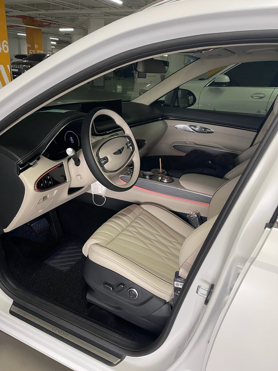 제네시스 GV70 가솔린 2.5 터보 2WD 파퓰러 II 패키지 썸네일 이미지