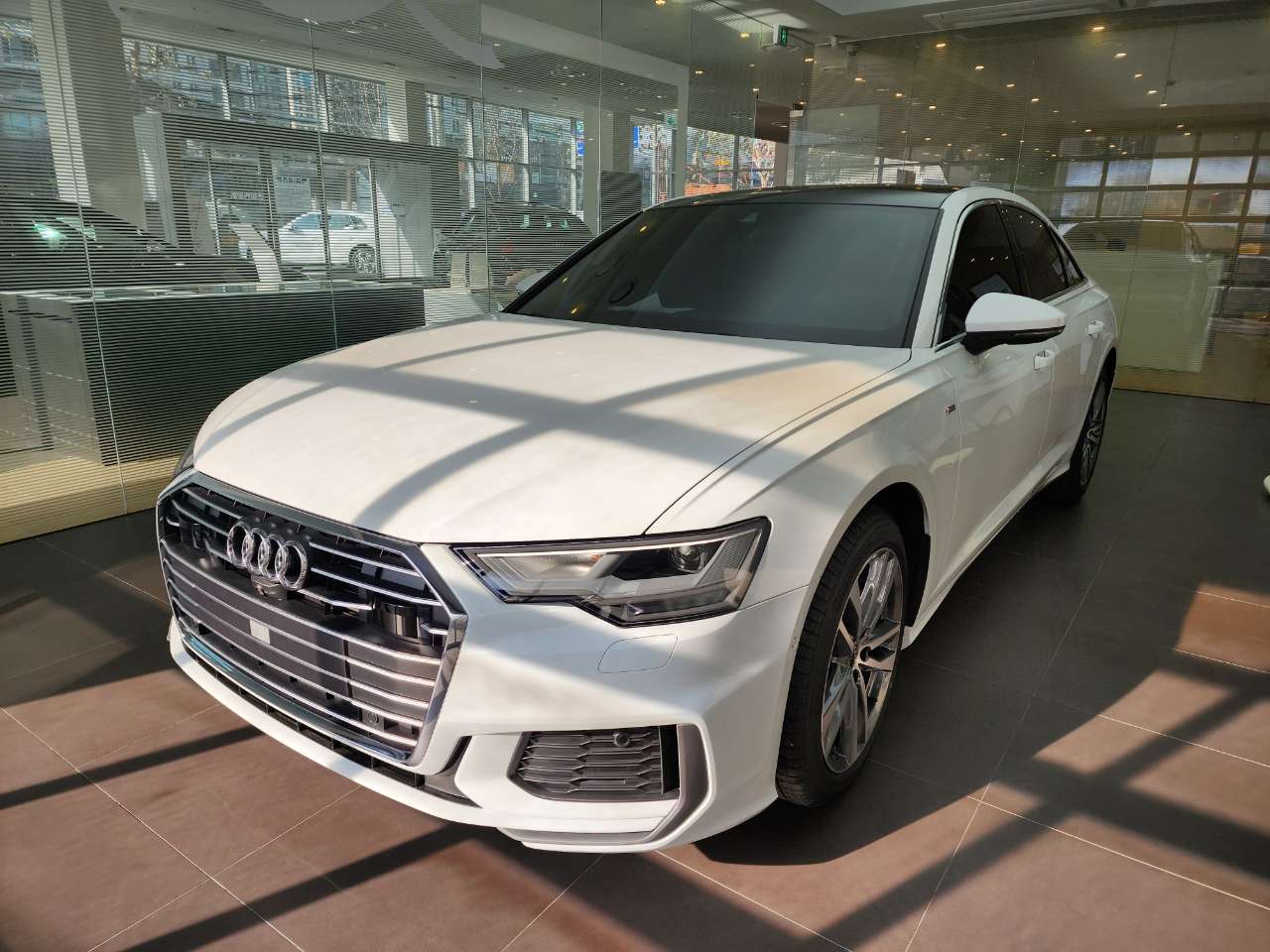 아우디 A6 40 TDI 프리미엄 [2C5+PI1] 게시글 썸네일