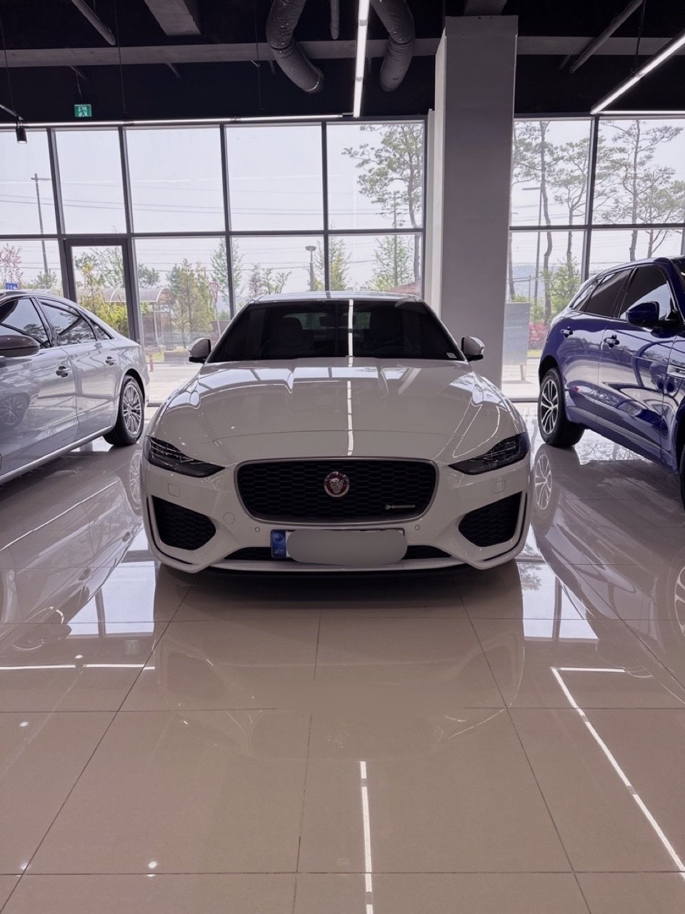 재규어 XE D180 R-다이나믹 S 게시글 썸네일