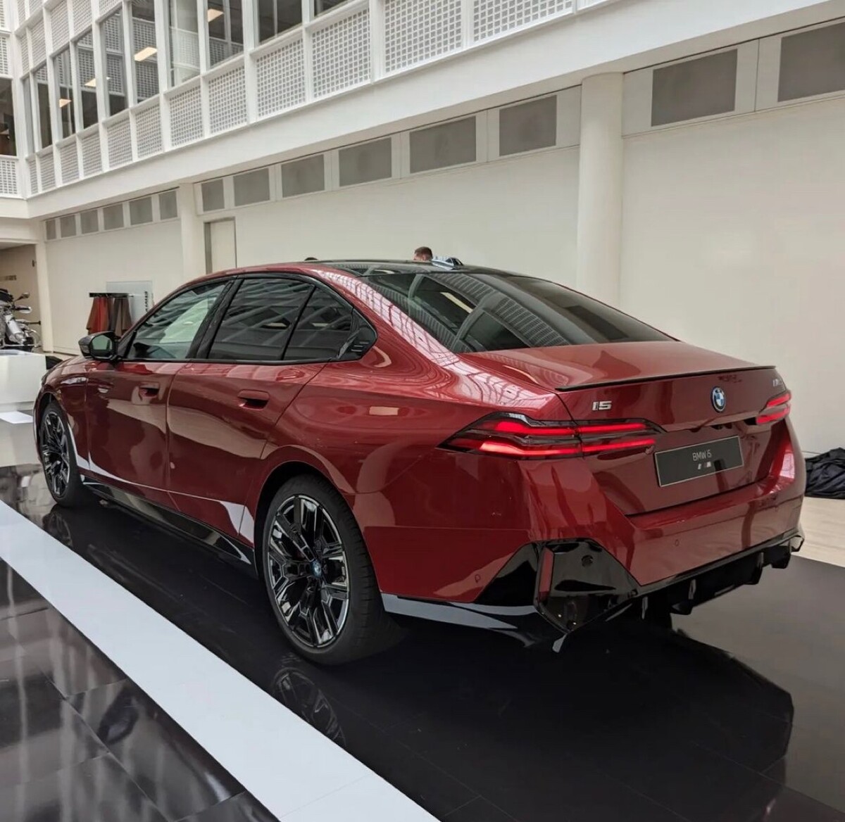 BMW i5 전시차 사진  썸네일