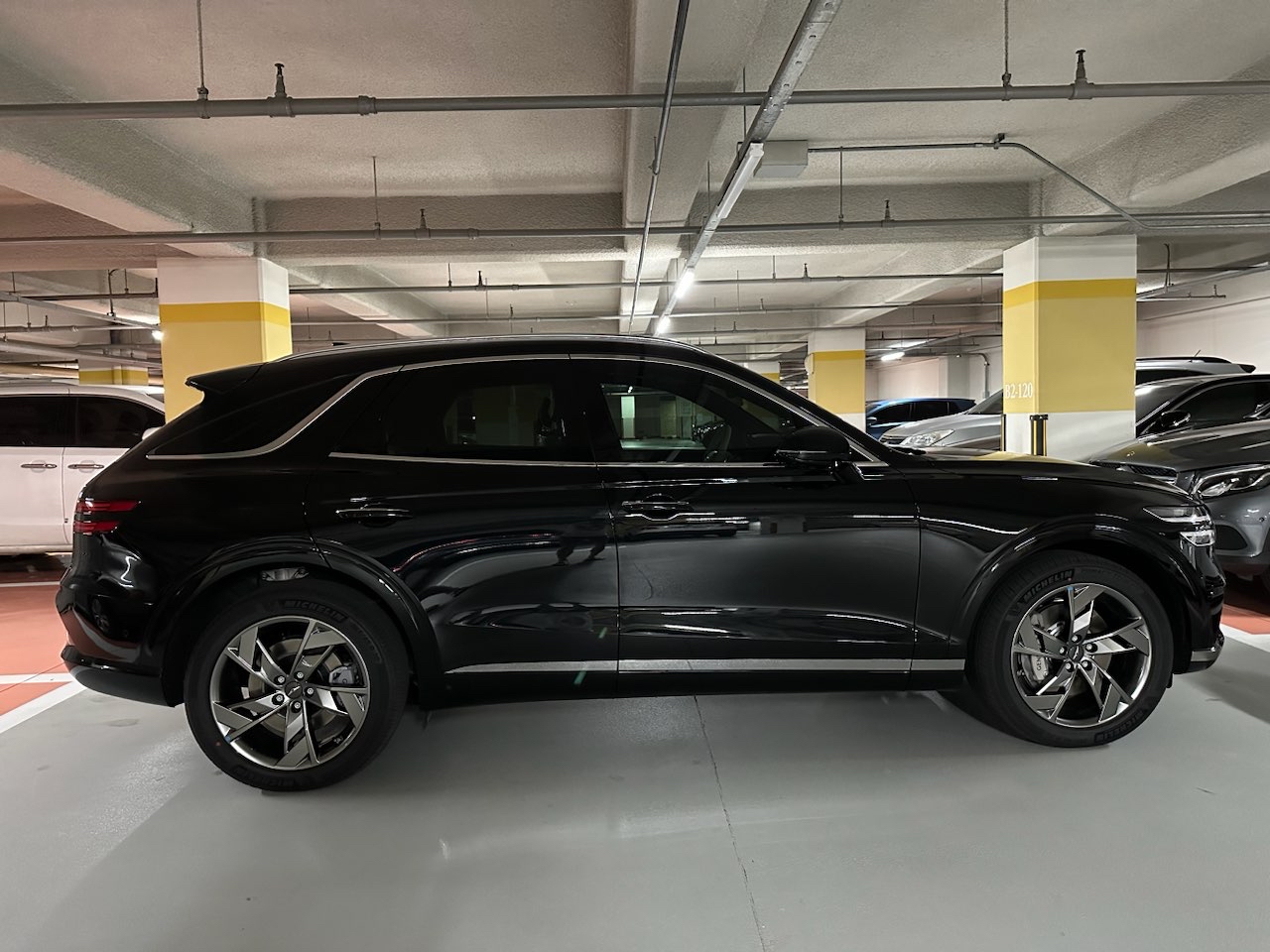 제네시스 일렉트리파이드 GV70 e-AWD 파퓰러 패키지 썸네일 이미지