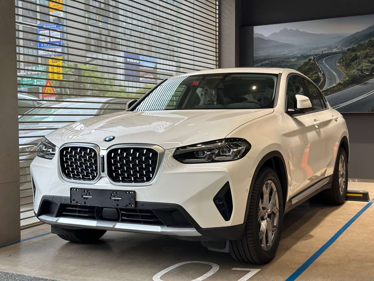 BMW X4 xDrive 20i xLine P1 게시글 썸네일
