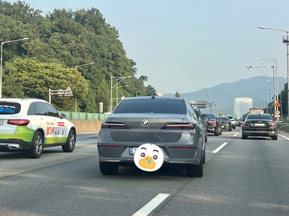 신형 7시리즈 목격했습니다  썸네일
