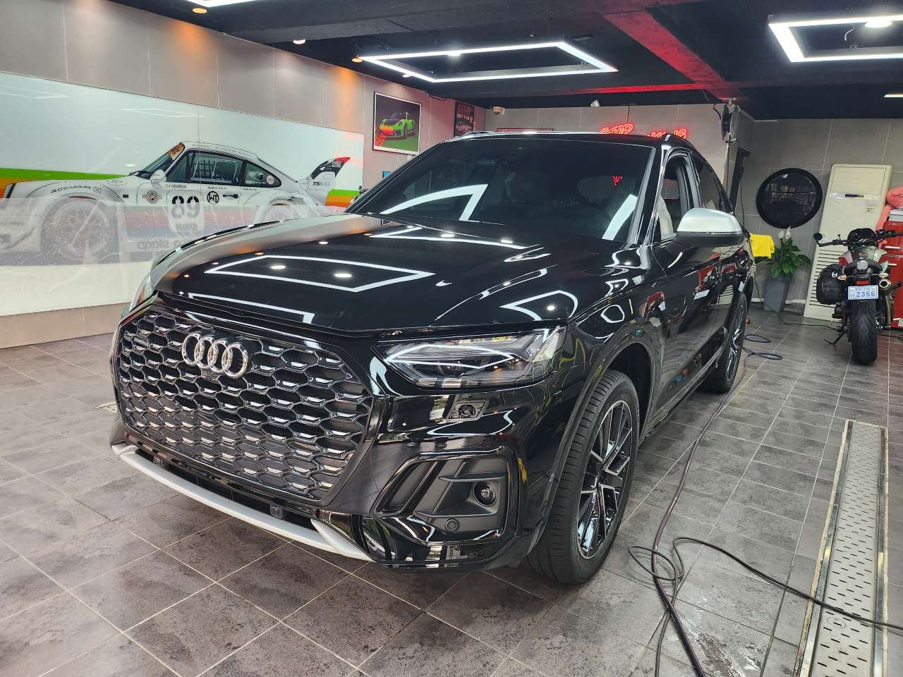 아우디 Q5 45 TFSI 콰트로 프리미엄 스포츠백 썸네일 이미지
