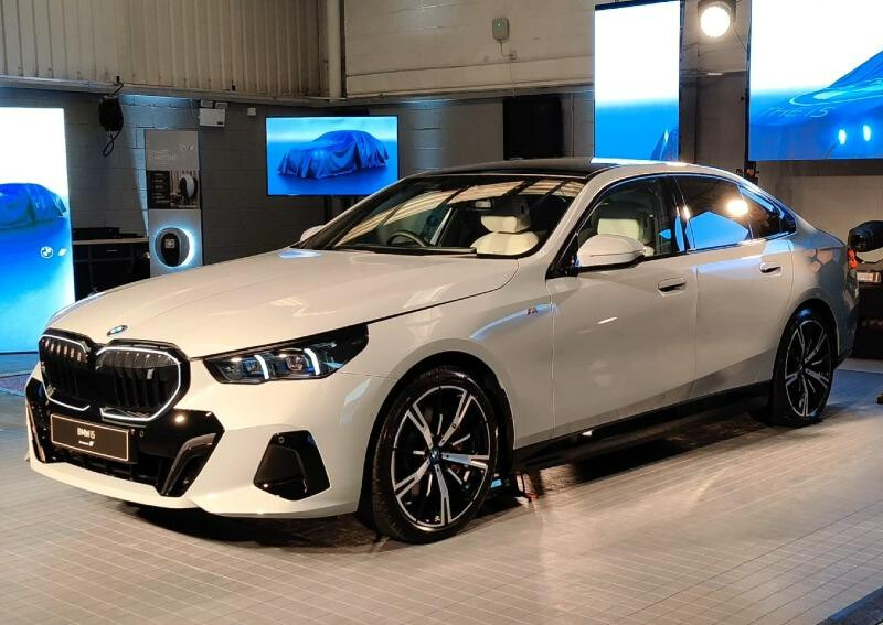 BMW 5시리즈 신형 예쁘네요  게시글 썸네일