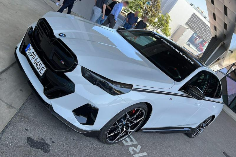 2024 BMW i5 [M 퍼포먼스 파츠] 게시글 썸네일