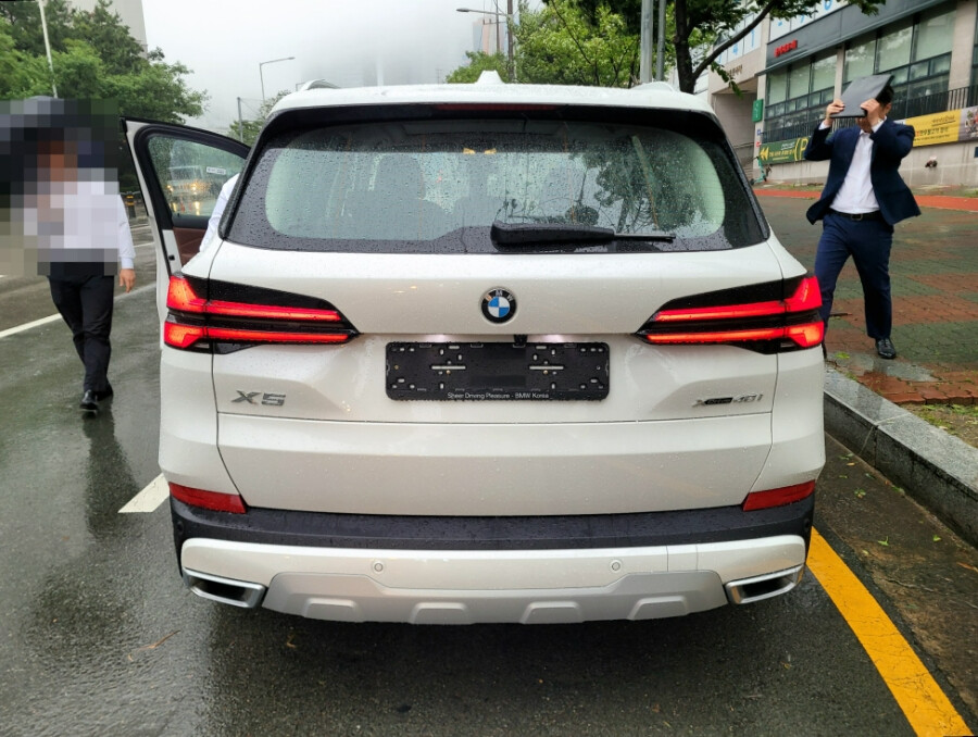 BMW X5 페리 전시차, 출고차 들어왔군요 ^^ 썸네일