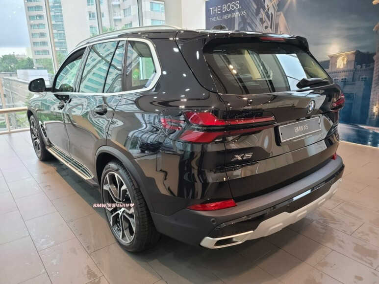 BMW X5 페리 전시차, 출고차 들어왔군요 ^^ 썸네일