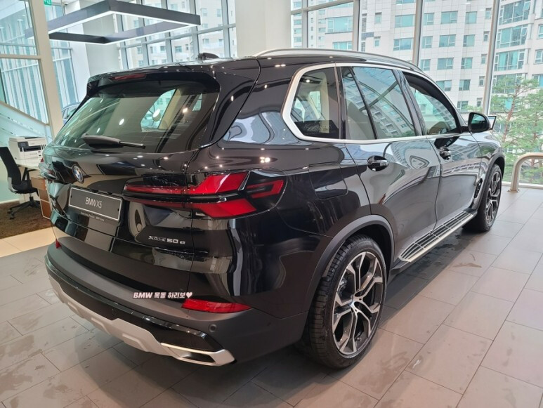 BMW X5 페리 전시차, 출고차 들어왔군요 ^^ 썸네일