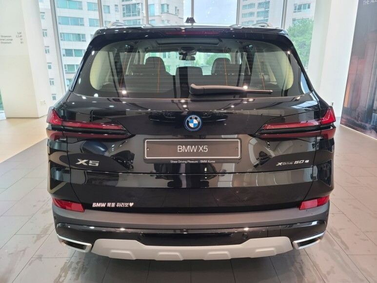 BMW X5 페리 전시차, 출고차 들어왔군요 ^^ 썸네일