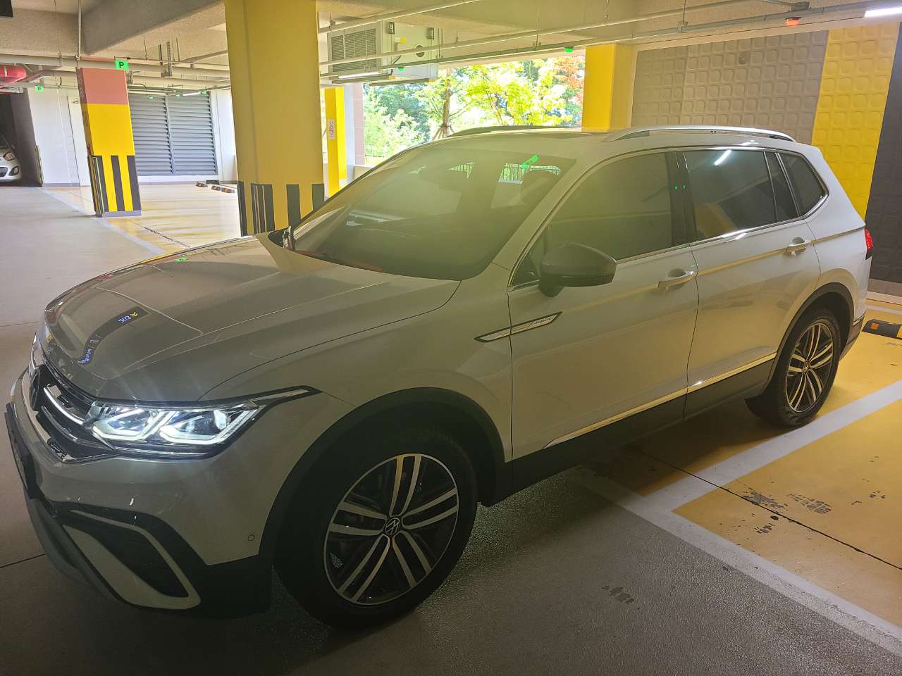 폭스바겐 티구안 2.0 TSI 프레스티지 올스페이스 썸네일 이미지