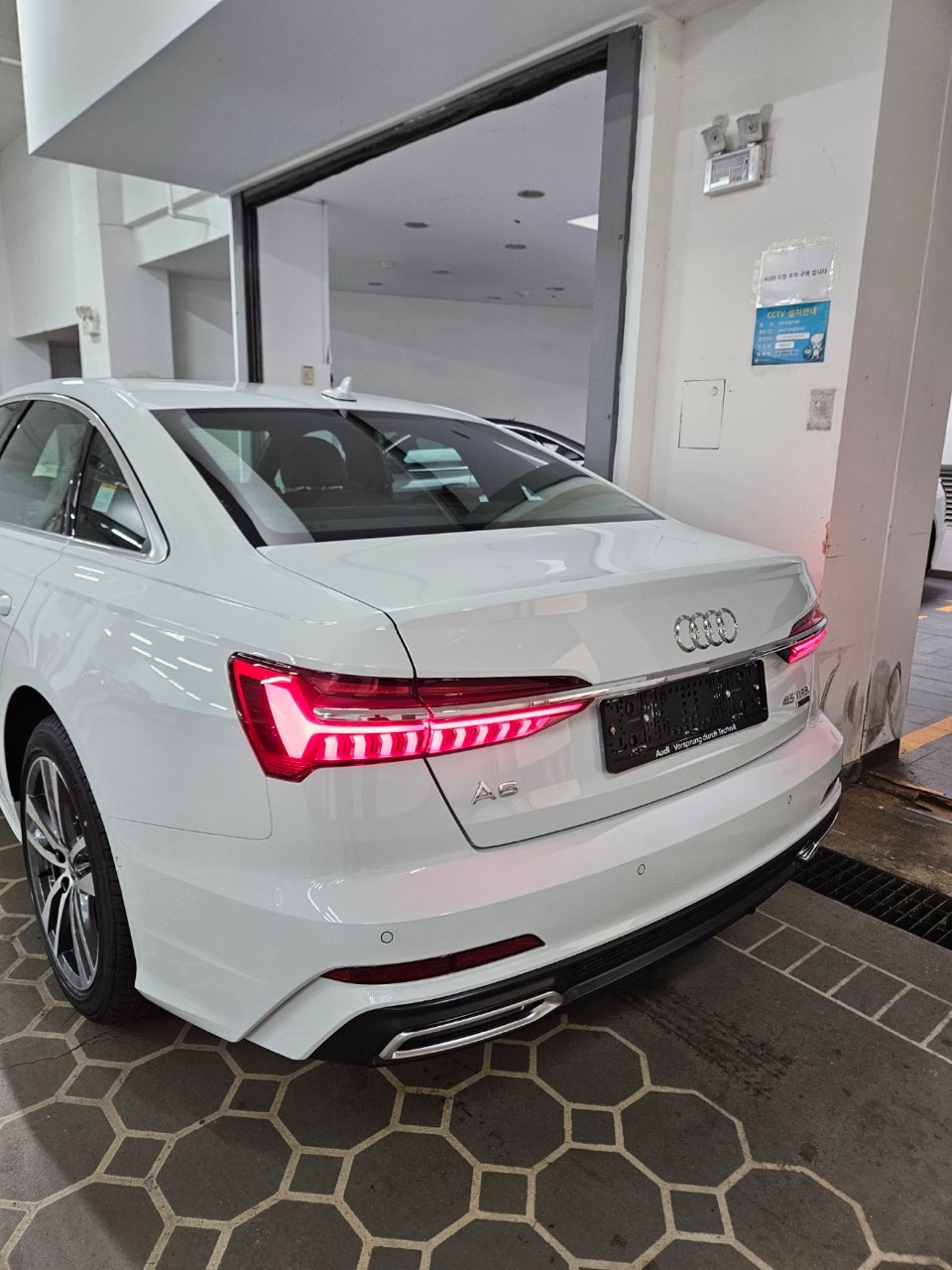 아우디 A6(C8) 45TFSI 콰트로 프리미엄 출고했습니다 썸네일 이미지