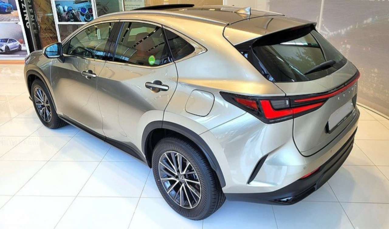 렉서스 NX 450h+ 프리미엄 썸네일 이미지