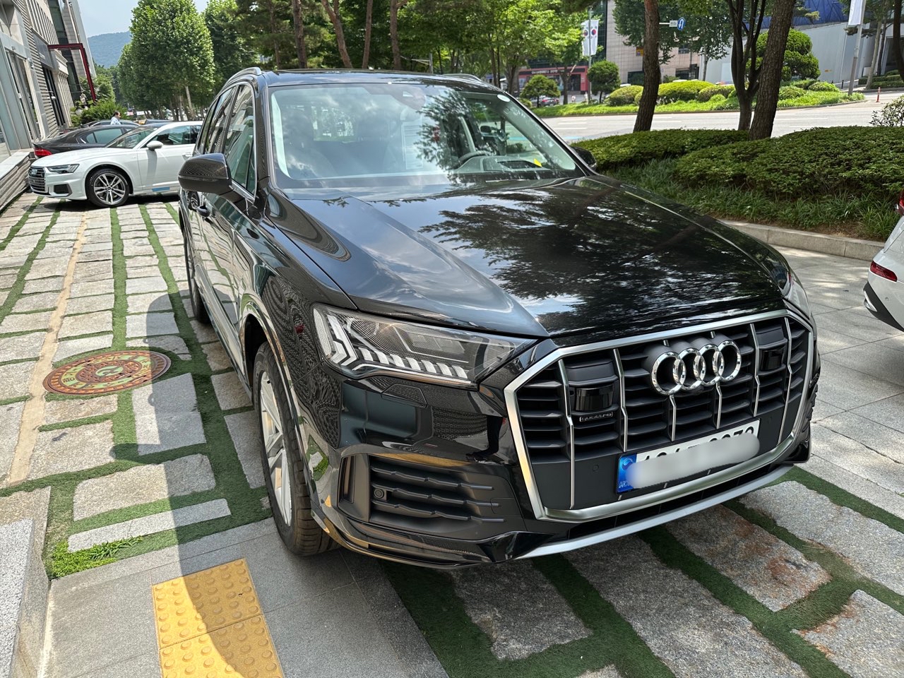 아우디 Q7 45 TDI 콰트로 프리미엄 썸네일 이미지