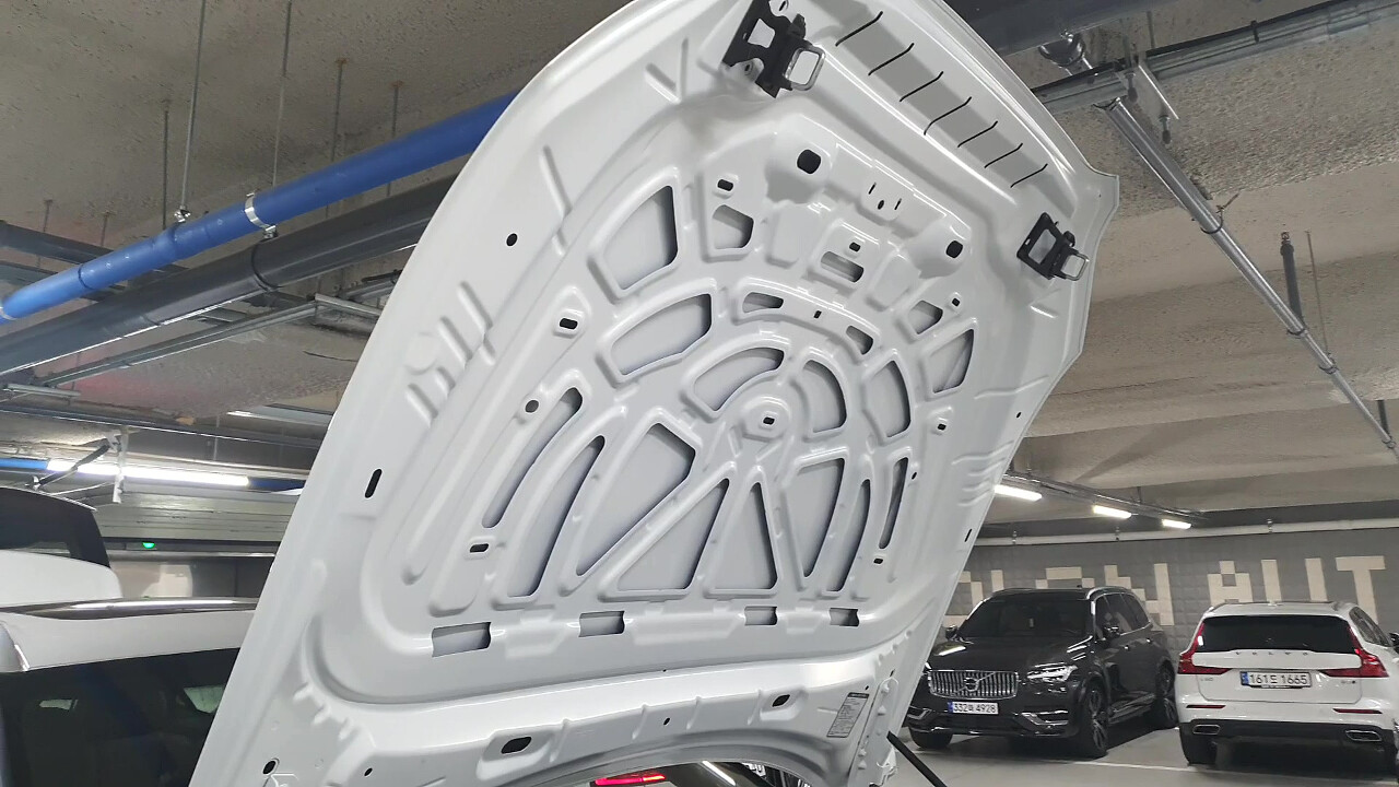 볼보 XC60 24년식 원가절감 오지네요  게시글 썸네일