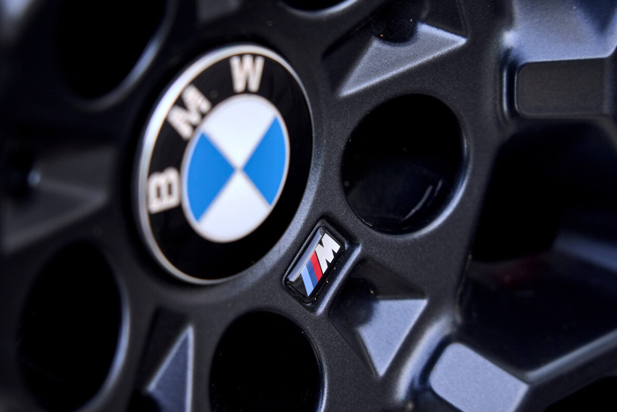 BMW i5 M60 M 퍼포먼스 프로즌 퓨어 그레이 디테일샷  썸네일