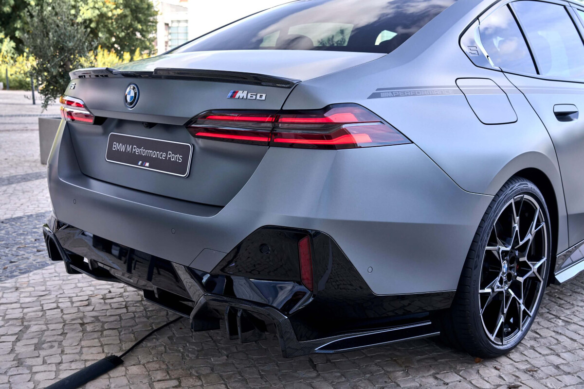 BMW i5 M60 M 퍼포먼스 프로즌 퓨어 그레이 디테일샷  썸네일