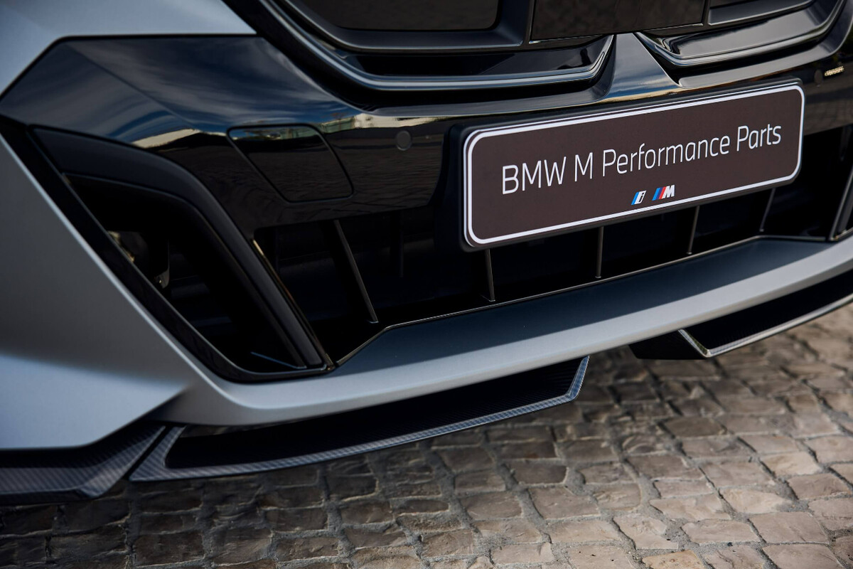 BMW i5 M60 M 퍼포먼스 프로즌 퓨어 그레이 디테일샷  썸네일