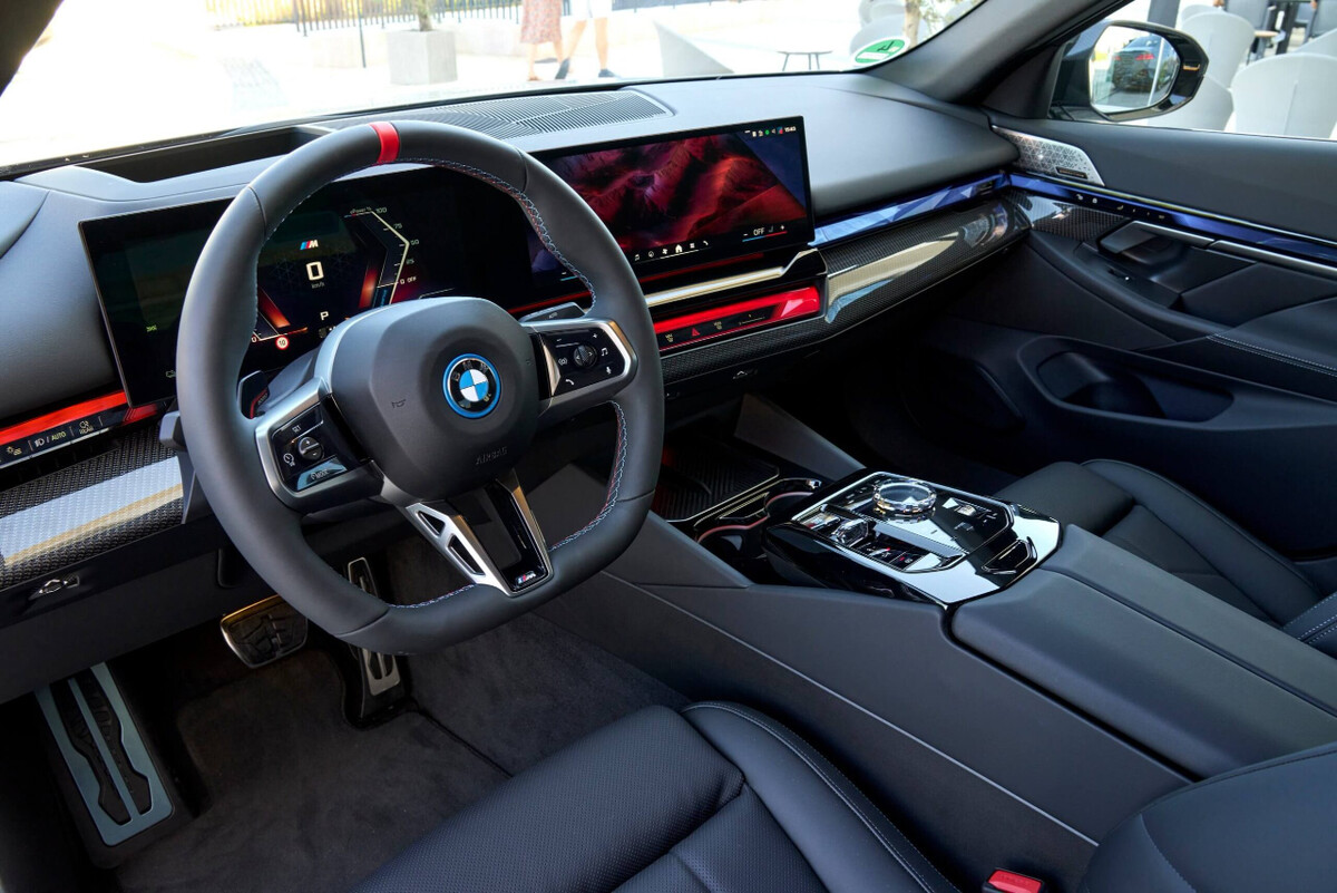 BMW i5 M60 M 퍼포먼스 프로즌 퓨어 그레이 디테일샷  썸네일