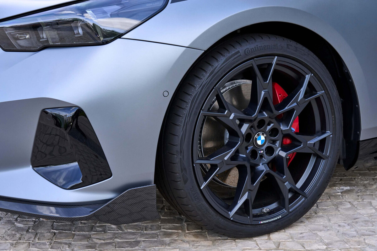 BMW i5 M60 M 퍼포먼스 프로즌 퓨어 그레이 디테일샷  썸네일