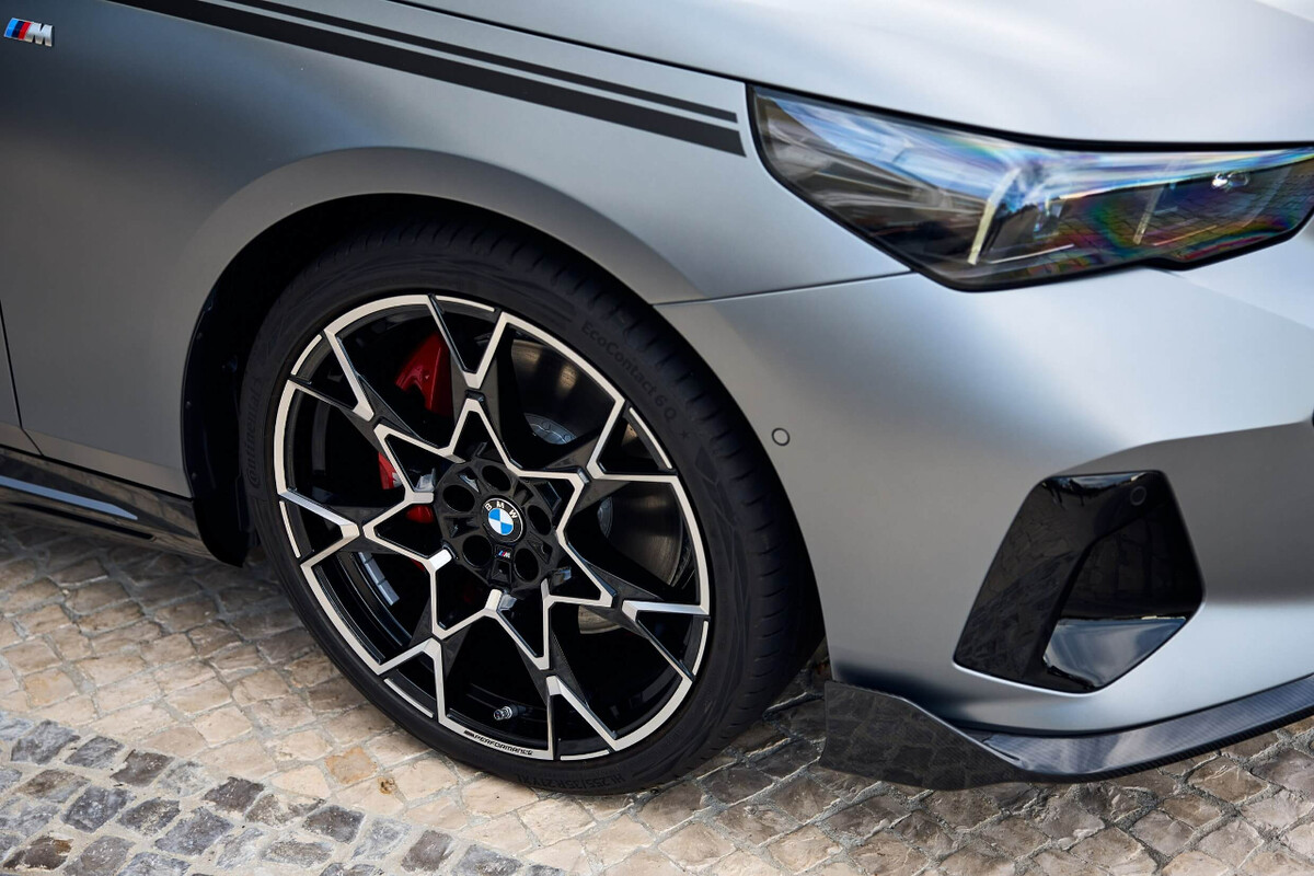 BMW i5 M60 M 퍼포먼스 프로즌 퓨어 그레이 디테일샷  썸네일