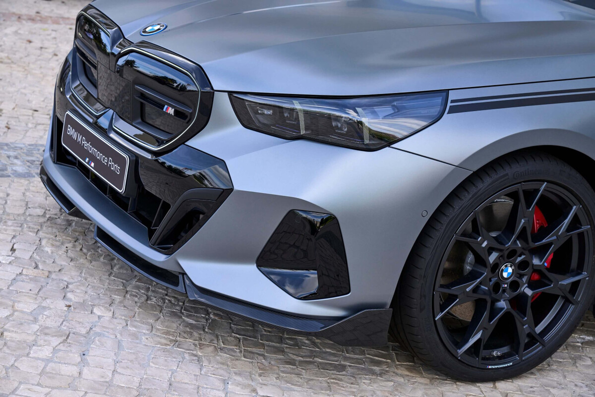 BMW i5 M60 M 퍼포먼스 프로즌 퓨어 그레이 디테일샷  썸네일
