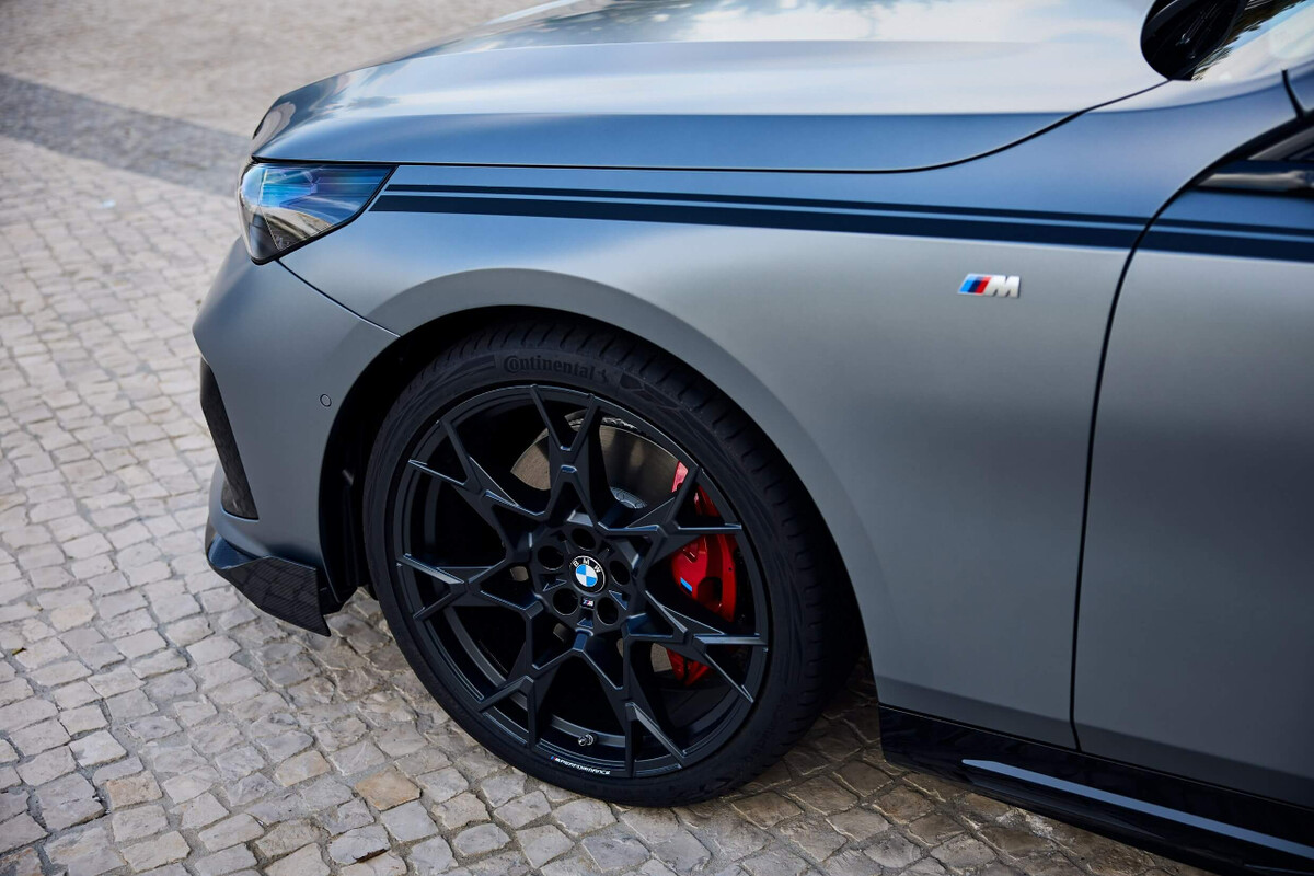 BMW i5 M60 M 퍼포먼스 프로즌 퓨어 그레이 디테일샷  썸네일