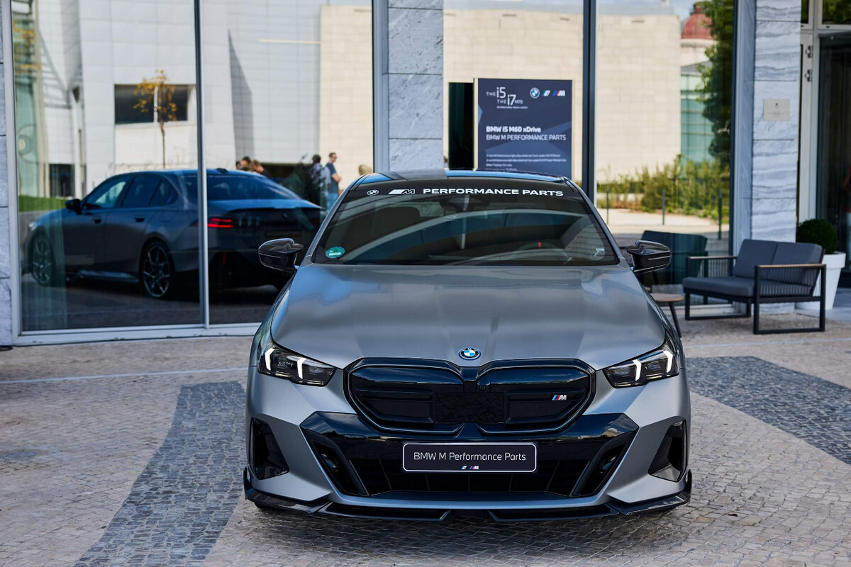 BMW i5 M60 M 퍼포먼스 프로즌 퓨어 그레이 디테일샷  썸네일