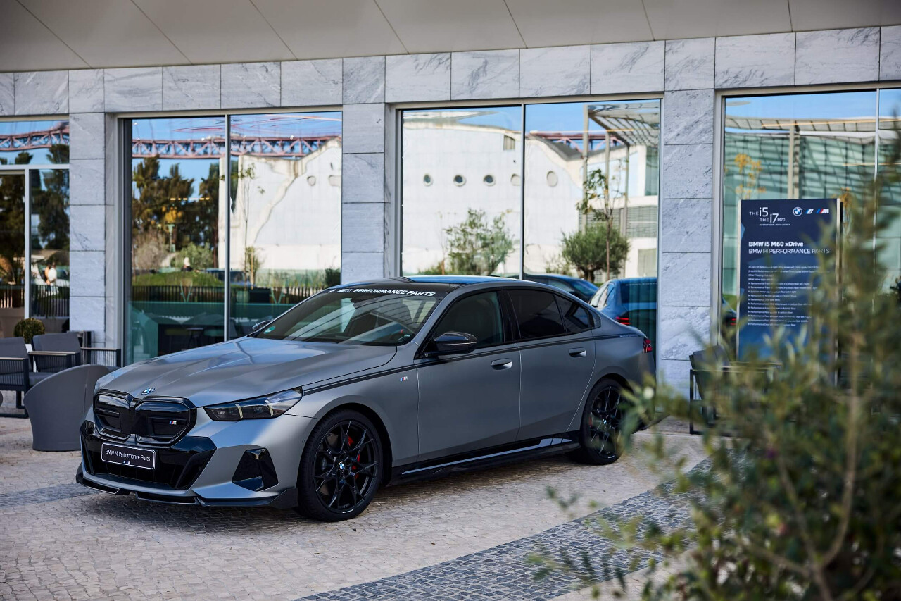 BMW i5 M60 M 퍼포먼스 프로즌 퓨어 그레이 디테일샷  게시글 썸네일