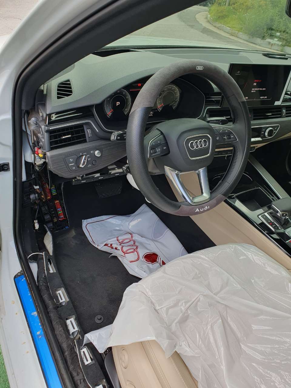 Audi A4 tfsi 콰트로 썸네일 이미지