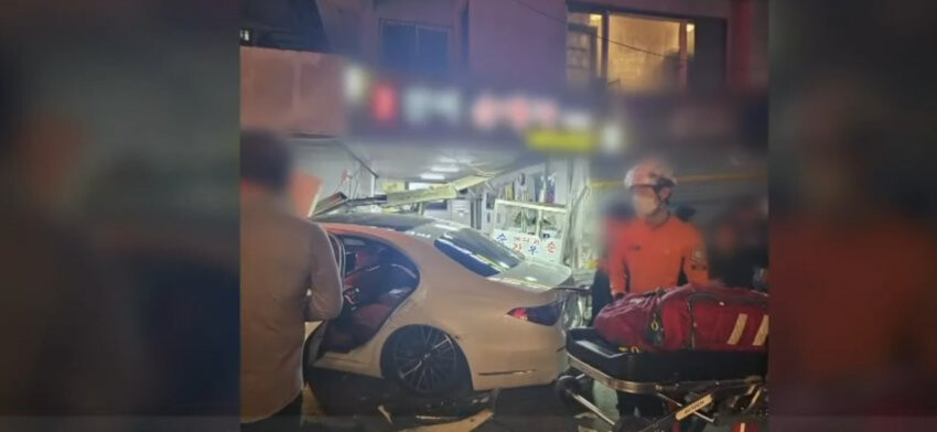 설운도가 타던 벤츠 S클래스 급발진 사고 났네요  썸네일