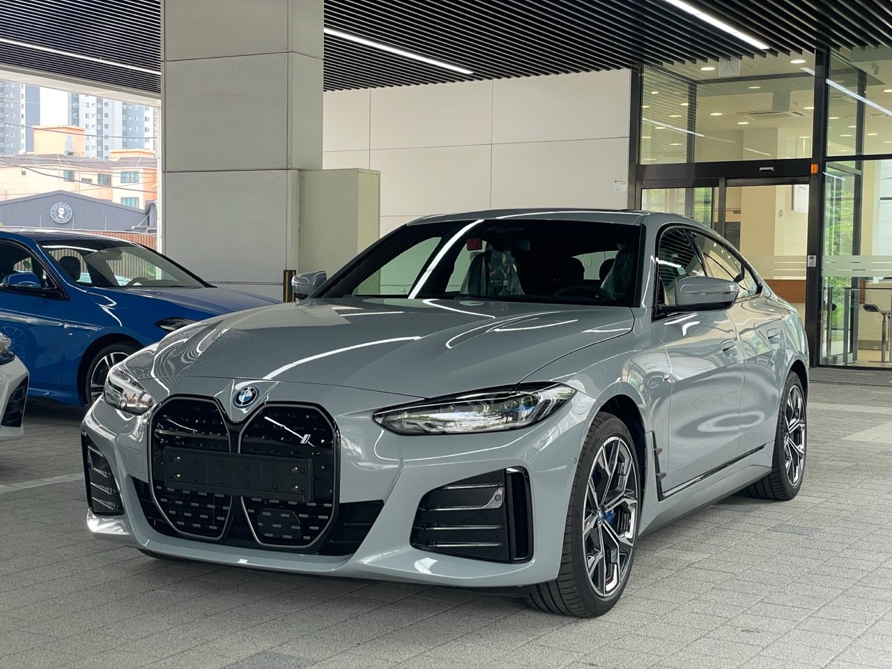 BMW i4 edrive 40 pro 게시글 썸네일