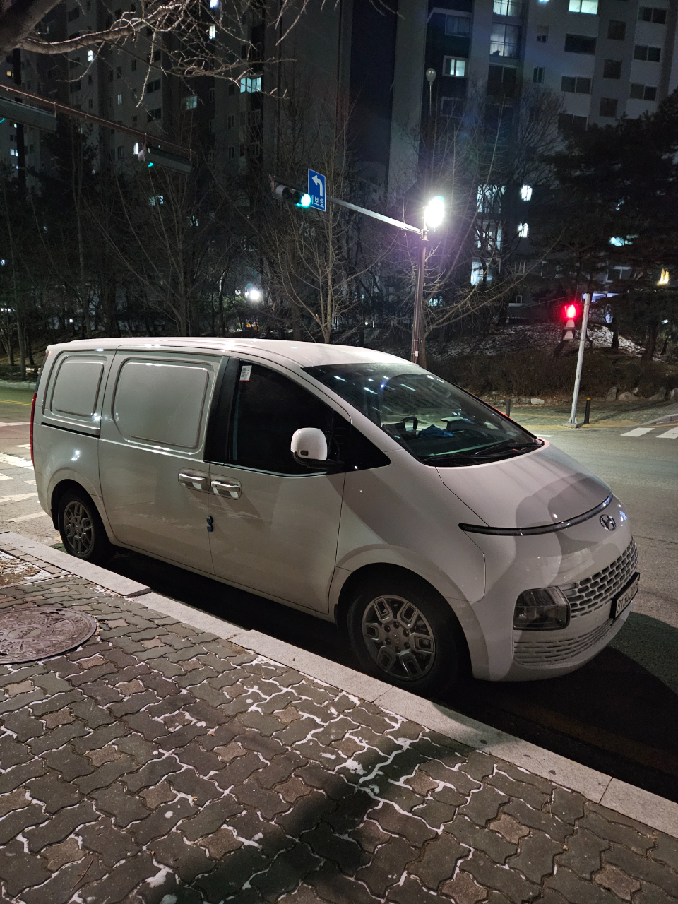 현대 스타리아 3.5 LPG 카고 3인승 모던 썸네일 이미지