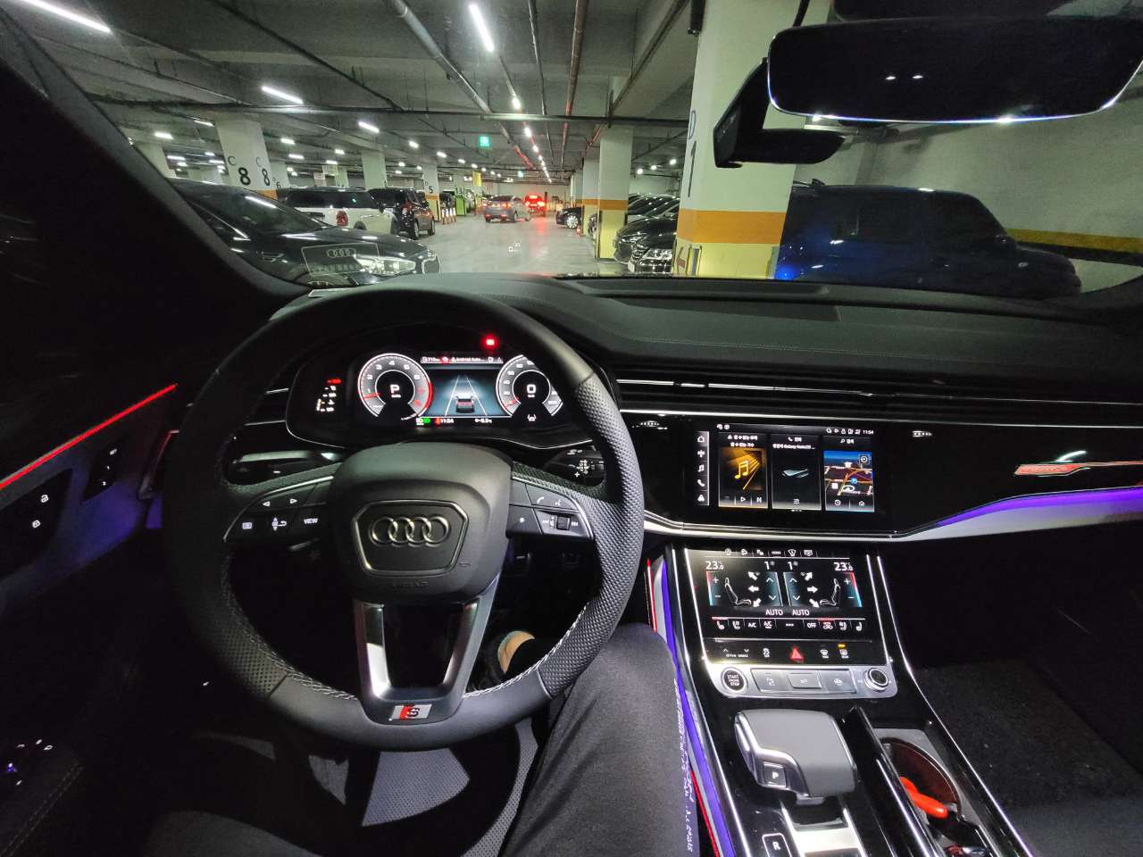 아우디 Q8 55 TFSI 콰트로 프리미엄 [VER2] 썸네일 이미지