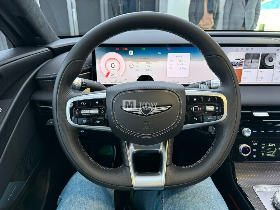 제네시스 G80 페이스리프트 전시차 사진  썸네일
