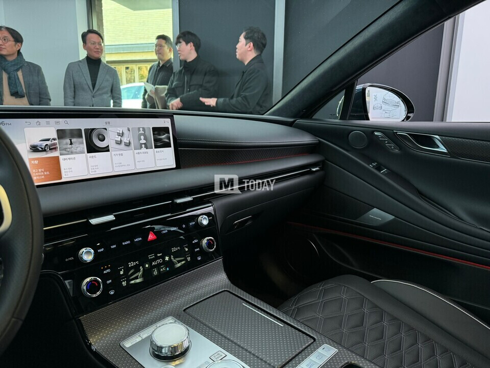 제네시스 G80 페이스리프트 전시차 사진  썸네일