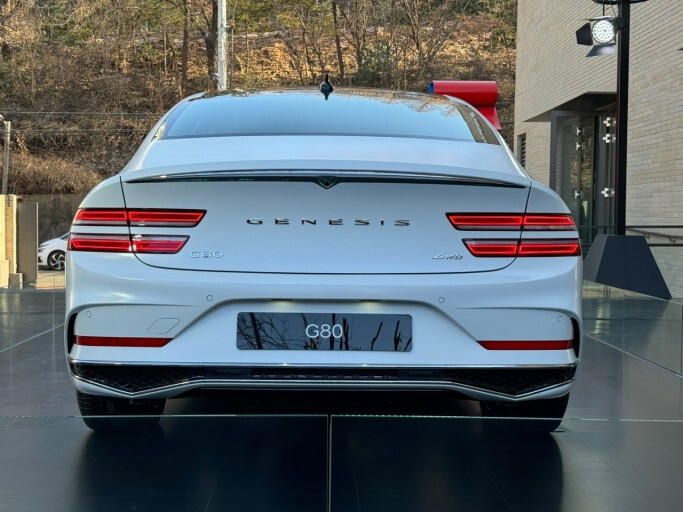 제네시스 G80 페이스리프트 전시차 사진  썸네일