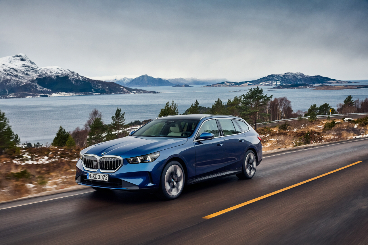 [신차공개] 2025 BMW 5시리즈 투어링 & i5 투어링 (스압) 게시글 썸네일