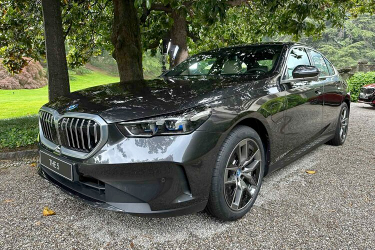 [신차출시] 2024 BMW 530e  게시글 썸네일