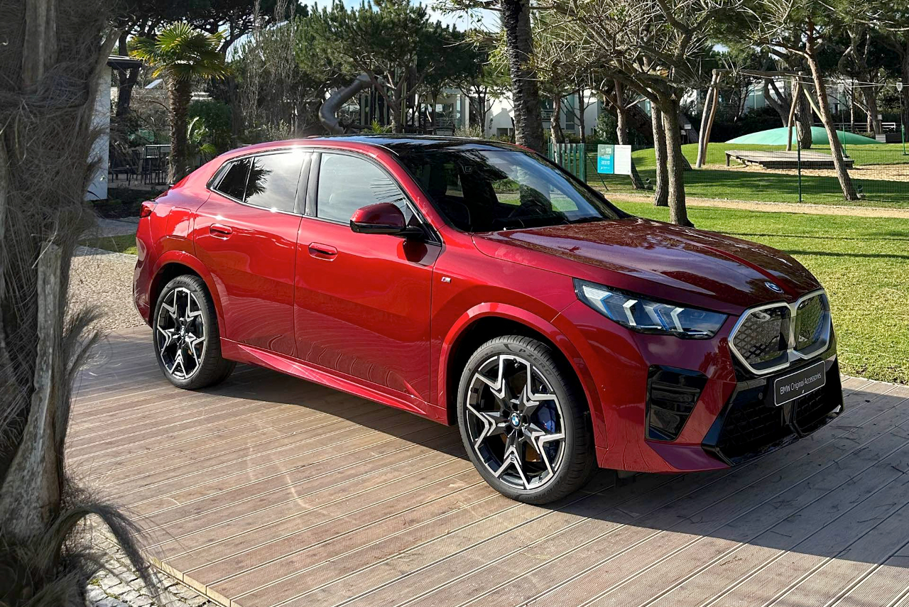 [출시예정] 2024 BMW iX2  게시글 썸네일