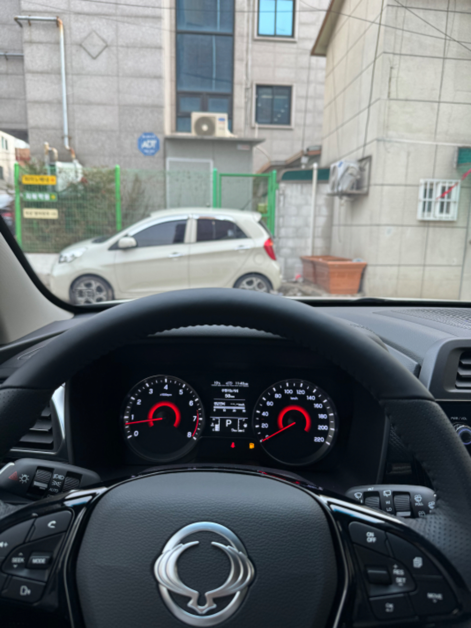 2024 더뉴티볼리 1.5 터보 V7 썸네일 이미지